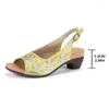 Scarpe eleganti 2024 sandali di tacco alto francese estate da donna ricoprono la bocca di pesce densa con fibbia di fiori grandi sandalie