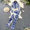 Deux pièces Robe Pison Bleu et Porcelaine Blanc Ensemble Falan Abèle Lapel à manches longues Chemises Pantalon Cropped Pantalage