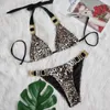 Menas de banho feminina verão de biquíni sexy de leopardo feminino maiô feminino com shinestones halter bandagem retchwork feminino push up maiô