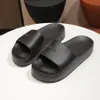 2024 Luxury Brand glissades pantoufles Paris Sandales Slippers Men Femmes Pool glissades Designer Sandales Piscine Black White Rubber Sole Femme Place Flat Tlides Slippers 35-42