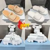 2024 Yeni Tasarımcı Sandalet Kauçuk Kalın Tumlu Baotou Ladies Rahat Yükseltme Toka Kadın Lüks Açık Plaj Soğukluk Egzersizi Sandal Kutu Boyutu 35-40