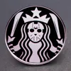 Halloween Horror Film Film Coffee Brooch Migne Anime Movies Games Épingles en émail dur collectionne la broche de dessin animé BACKPACK HAT SAC Col de revers Badges