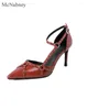 Chaussures habillées Cowhide Fermed-Toe Side Femmes Creennes Sandales Été 2024 STRAPE ET DESIGNE DE BOUCLE MINE