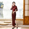 Etniska kläder tre fjärdedel ärm guld sammet sequined cheongsam vår och höst tryckt röd stor storlek kvinnor lång kinesisk klänning qipao