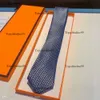 Diseñador corbata para hombre seda corbata letra bordada corbata de negocios masculino calidad Cravatta uomo fiesta de boda corbatas sin caja edición original