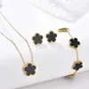 Bröllop smycken set minimalist heta försäljning set plommon blommor växt fem bladblomarmband halsband örhängen kvinnor rostfritt stål klöver H240504