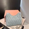 En çok satan crossbody çanta yeni% 85 fabrika evi için ev kırışıklık çantası, inci zinciri koltuk altı moda ve çok yönlü tek omuz crossbody çanta