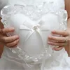 Almofadas de anel de casamento em forma de coração 2021 Novo travesseiro bege de cetim bege para casamentos 21cm 21cm lindo 177o