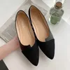 Lässige Schuhe Frauen modische Spleißfarbe Maultier Flat Spitze