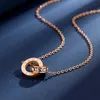 Корейский римский цифровой кольцо с двойным кольцом 2023 Новая легкая роскошь и небольшая стенда титановая сталь бесцветная подвеска для воротничков для женщин