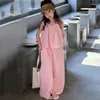 Zestawy odzieży Girls Suit 2024 Korean Summer Style zagraniczne Szelki luźne bawełniane i lniane dwuczęściowe setowe spodnie na nogi