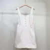 Robe de créatrice pour femmes 24 Nouvelle-robe de niche SP Sous-socle sans manches tissées blanches avec ceinture Robe de conception de la ceinture