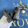 Soas de cães de gestas de gestão feminina sapatos de pães acolchoados planos CCLly para mulheres de luxo de luxo de salto alto Hardware Inverno Black Shoes Beige Caixa original