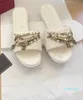 Designer de luxe Slide Slippers Flip Flip Clops en cuir Lady Femme Fashion Classic Shoes Mesdames