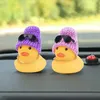 Decorazione per auto giocattolo in gomma Decorazione gialla Duck Cashboard Decorazione di occhiali freschi Duck con cartona di Cappello Caraf Auto e arredamento per la casa