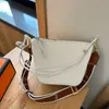 Axelväska designer väska handväska mens och kvinnor mini hängmatta hobo väska i klassisk kalvskinn vintage crossbody väska på väska underarmsäck lyx axelväska