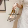 Les chaussures de chaussures françaises s'habillent les chaussures simples du petit parfum de parfum perle polyvalent 2022 été la rangée de chaussures de mariage en bouche peu profonde taille 34-39