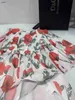 人気の女の子のスカート赤い花と緑の葉のパターンプリンセスドレスサイズ100-160 cmキッズデザイナー服夏のベビーパーティードレス24april
