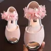 Sandalen Girls Strass Flower Shoes met lage hakken Wedding Party Dress Pump Princess H240506