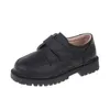 Sneakers Boys Black Leather Shoes Soft Performance 2023 lente/zomer nieuwe Britse stijl zachte schoenen zwarte uniformen kinderen mode Q240506