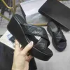 أزياء أزياء CF منصة الجلود أحذية مصممة صندل الكعب نساء كلاسيكية Flip-Flops Summer SDVDZXC
