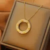 Designer Croitrres Nacklace Simple Set Pendant Man Zirconium 18k Gold Ring Collier Titanium Steel Chain de luxe incolore et collier de conception unique