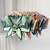 AM Außen kleiner Schal für Frauen im Frühjahr Herbst, dünner, vielseitiger dreieckiger Schal, modischer und dekorativer Schal im westlichen Stil