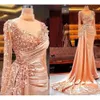 Aftonklänningar rosa sjöjungfrun ljusdesigner satin långa ärmar hög hals anpassad plus size formell crystal pärla arabisk applikation prom party klänning