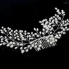 Haarklammern Silber Farbe Blume Kamm Clip Girls handgefertigtes Legierung Pearl Haarnadel Braut -Tiaras Hochzeitszubehör Geschenk