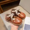 Sneakers 2024 Autumn New Girl Buty księżniczki Śliczne łuk pu skórzane buty solidne dla dzieci buty taneczne Q240506