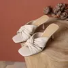 Chaussures habillées Arrivée Arrivée plissée en cuir souple Sandales pour les femmes cool pantoufles minces talons hauts pompes 2024 Party Dancing