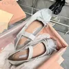 Miui Luxury Silk Satin Ballet Flats Yoga Élastique Chaussures Far Foot Shoes Casual Chores Chaussures Chauxes en cuir