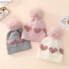 Caps Hats 2023 Herfst en winter Baby gebreide hoed Girl Acryl Dikke Warm baby Pini Leuk hart Pasgeboren hoed 0-12 maanden WX