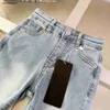 Nya babybanor Summer Boys Jeans Set Kids Designer Kläder Storlek 100-150 cm LOGO Tryckt T-shirt och denimshorts 24 April