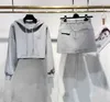 Дизайнер с двумя частями ранняя весна Новый Miu NANYOU GAODING CACAL SPOLTIONSE, энергичный и свободный, сплошной юбки с твердым цветом xwix xwix