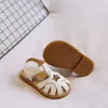 Unishuni Cute Baby Girls Sandals Dziecko miękka podeszwa blisko maluchów letni buty księżniczka biały różowy pasek gladiator sandał 2130 240425