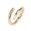Дизайнерские кольца кольца для женщин Любовь Кольцо Аниллос Переплаченная золотая пара с брунт манжет -кольцо.