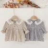 Rompers meisjes kleren Peter pan kraag plaid Baby Bodysuit met lange mouwen H240506