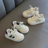 Sneaker Childrens Spring e Autumn Baby Shoes Solle Anti Slip Walking Single Little Bianco Preschina in pelle H240506