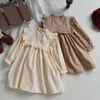 Robes de fille Nouvelle broderie de fleur de printemps Hobe Robe French Round Rouffle Ruffle mignon Automne Girls Long Manche Vêtements Kids Vêtements