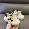 Sneaker Childrens Spring e Autumn Baby Shoes Solle Anti Slip Walking Single Little Bianco Preschina in pelle H240506