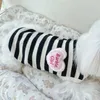 Abbigliamento per cani Summer Cotton Waffle Pet Abiti in bianco e nero Camicia da fondo a strisce per gatto Abbigliamento per gatto costume H240506