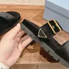 Velvet glisse sandales noir 1xx715 sandales de créateurs sandales en émail émail triangle logo sandales sportives dilataires sandales sandales confortables sandales