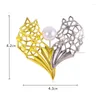 Brooches Skets Elegant Vintage Alloy Heart Pearl Hollow Pins For Women Men Fashion Exquise Design Badges Accessoires