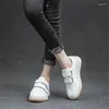 Chaussures décontractées en cuir authentique rond rond Sole épaisse talons bas pour femmes baskets à crochet Loop Skateboard Runaway Trainer Designer de mode Femme