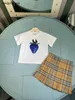 Nuove abiti da ragazza abiti da bambino tracce per bambini abiti da design per bambini estate taglia da 100-160 cm t-shirt e gonna a motivi per fragole blu 24pril 24pril 24pril