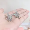 Orecchini penzolanti Tasella farfalla in cristallo scintillante di zirconia cubica.