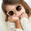 Okulary przeciwsłoneczne nowo przybyły 2-10-letni urocze okrągłe okulary przeciwsłoneczne dla dzieci i dziewczęta dziecięce dziecko latte Modne koty oczy Białe różowe cień wx