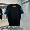 2024 Tees diseñadores para hombres T CAMISA HOMBRE MOMENTS CON LETRAS CAMISAS DE MANUES CORTAS CAMISAS DE SUMERA Men sueltos Tamaño asiático S-xxxl 420