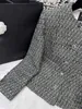 ファッションデザイナーの女性ジャケット2024早春、新しいエレガントなスタイルスリムな格子縞のシングル胸肉丸い首織りカーディガンコート